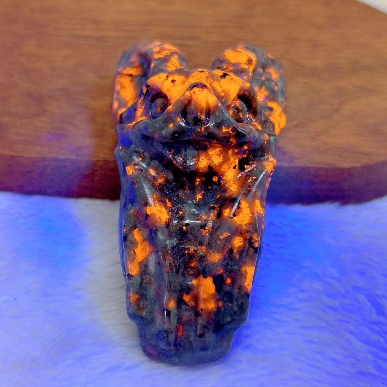 天然水晶 Yooperlite バット彫刻 UV ライト効果 - Lighting Effect Home Decor のレビューと価格